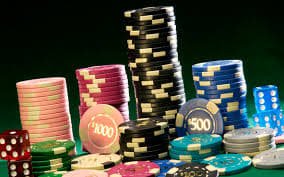ubett8 လောင်းကြေး မိုဘိုင်းဖုန်းဖြင့် Live Betting ကစားနေသောမြင်ကွင်း